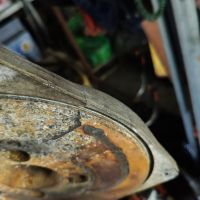 上海高溫，使用汽油泵澆水注意水管保護(hù)，避免水泵故障